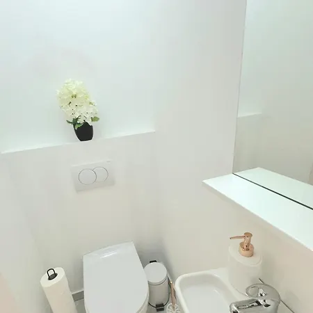 Pia Apartment *